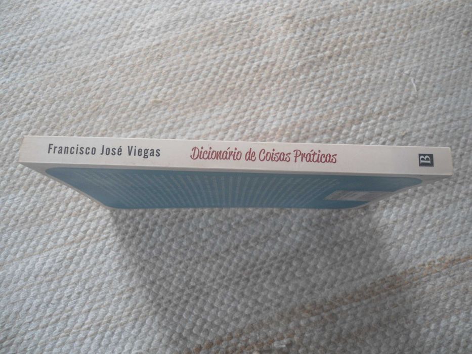Dicionário de coisas práticas por Francisco José Viegas