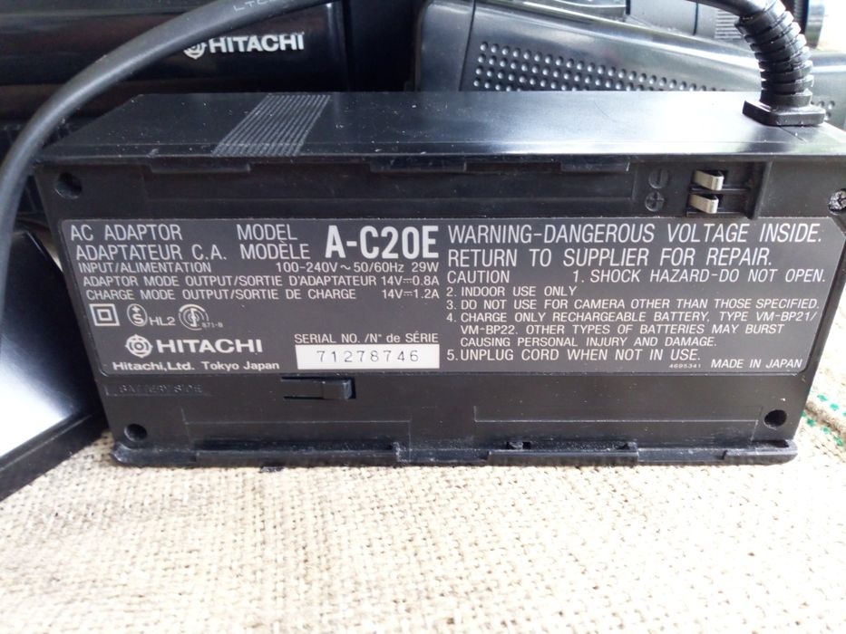 Kamera VHS Hitachi VM-500E + ładowarka Minolta + 2 baterie + torba

Op