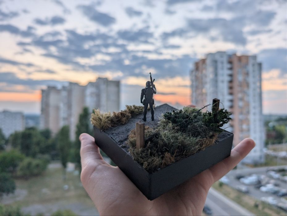 Фигурка сталкер "Долг" с подставкой. Фігурка сталкера «Борг» із підставкою
Переведи на украинский