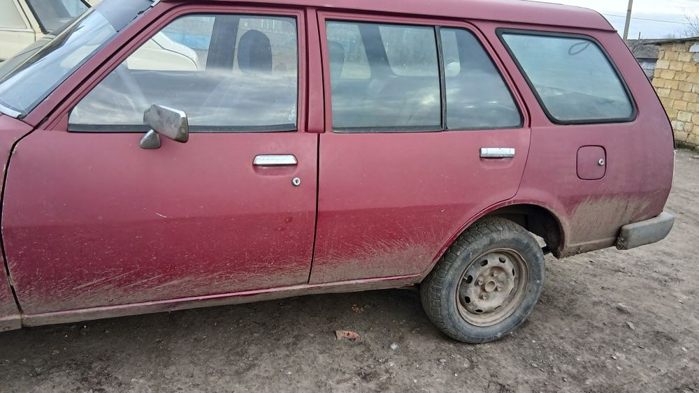 Продам машину 323 1985 года