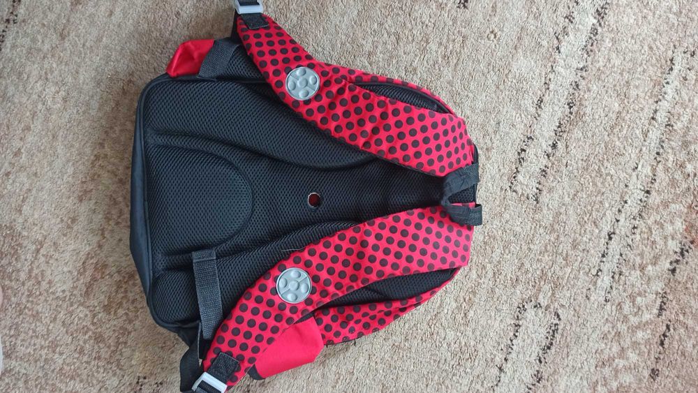 Plecak szkolny z trzema przegródkami