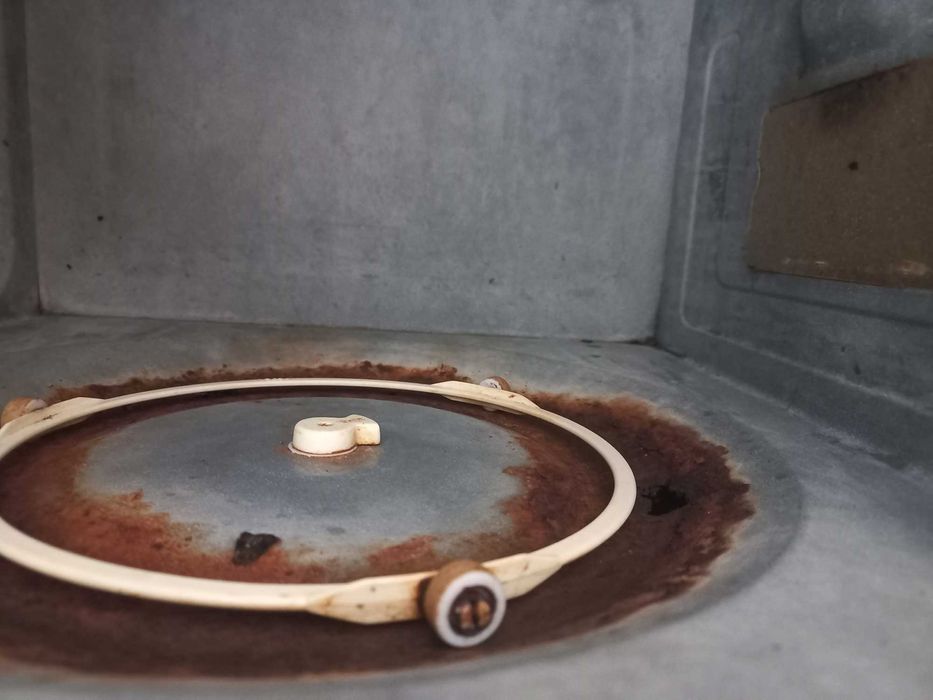 Мікрохвильова піч несправна на запчастини