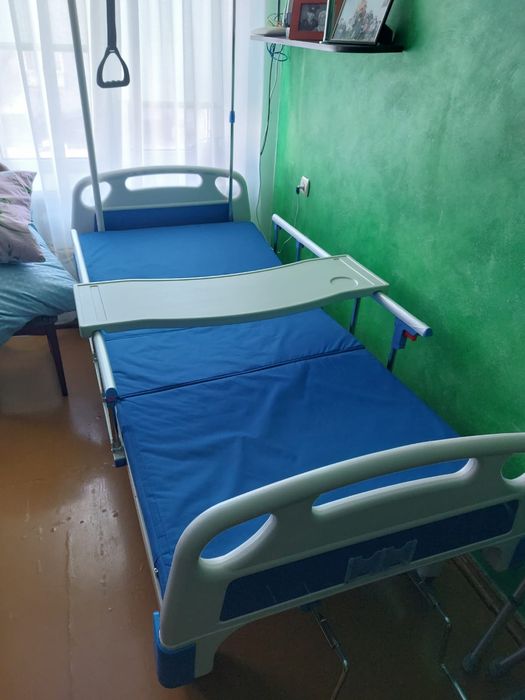 Ліжко і матрац для лежачого