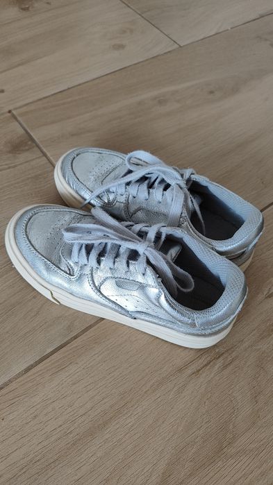 Срібні кросівки Zara, 32р.