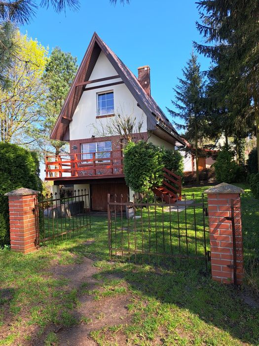 Domek w Kretowinach z widokiem na jezioro Narie .