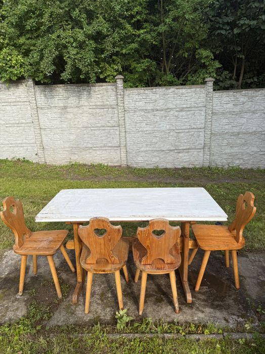 Stół dębowy z krzesłami