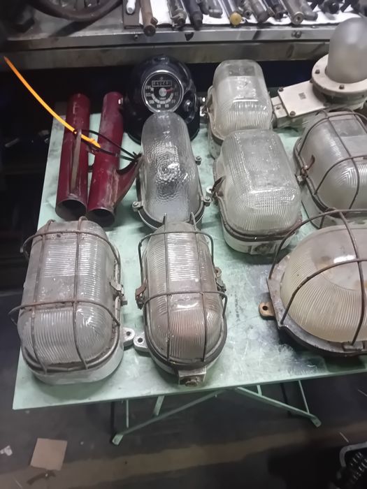 Lampy PRL ceramiczne i aluminiowe z napisami Gdańsk