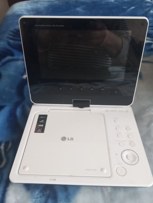 Продам автомобильный видеоплеер.