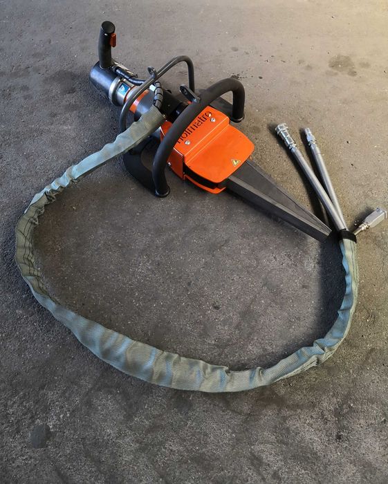Hydrauliczny klin odlewniczy HOLMATRO do czyszczenia odlewów typ HFW 1518+