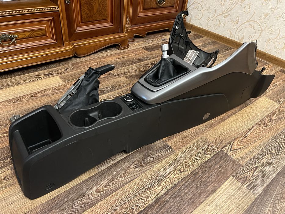 Ford Focus 3 центральна консоль, тонель, ручник, повный комплект
