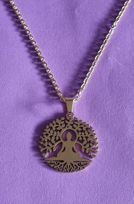 Colar dourado , em aço, com lindo pingente. Tem extensor.