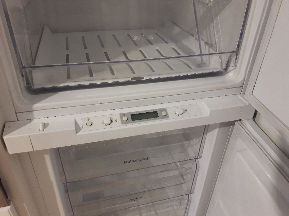 Półki szklane do lodówki Elektrolux (ENN3153 AOW). Lodówki nie mam!!!