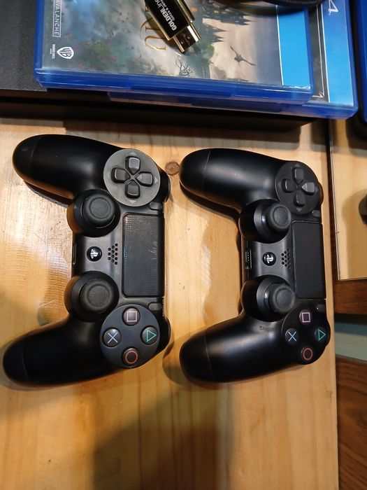 Sony PlayStation 4 slim HDD 500GB dwa pady / cztery gry / okablowanie