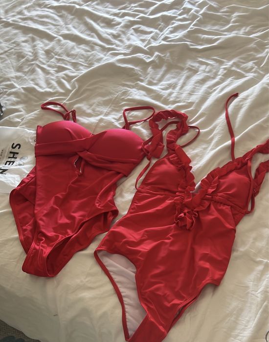 Fato de banho vermelho