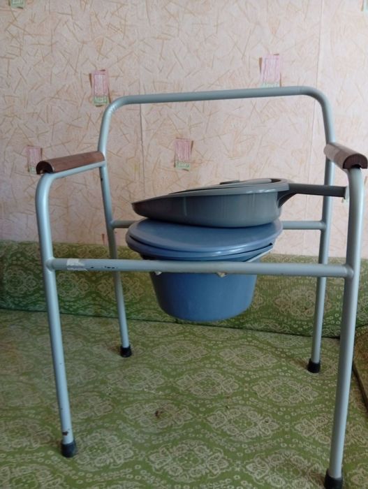 Туалетний стілець