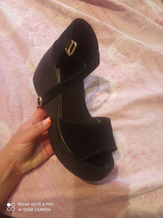 Продам босоножки