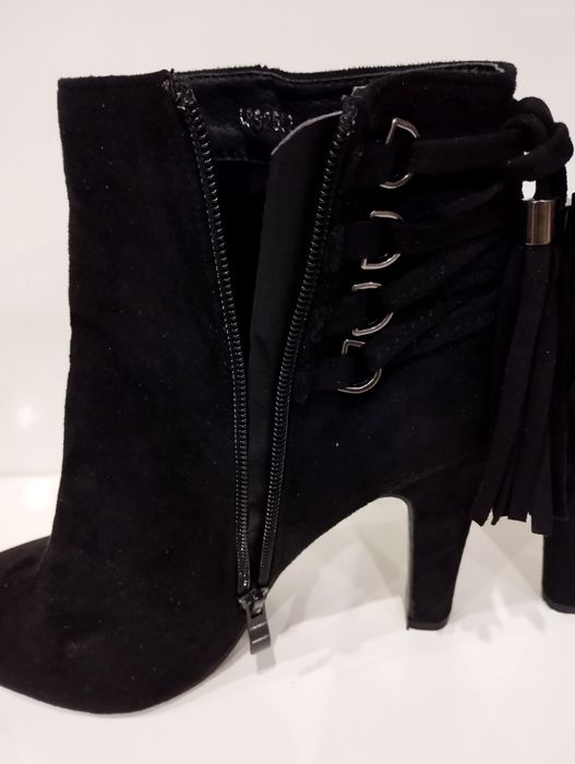 Botas Pretas Camurça Novas