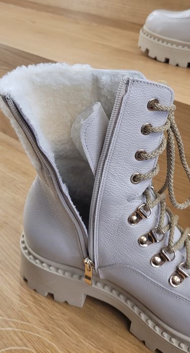 Śniegowce trapery skórzane beżowe z futerkiem  r. 39/40 nowe