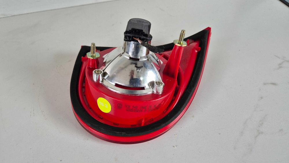 vw golf V HB lampa tył prawy tylna prawa w klape klapie oryginał igła