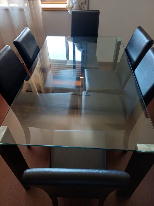 Vendo mesa tampo vidro mais cadeiras