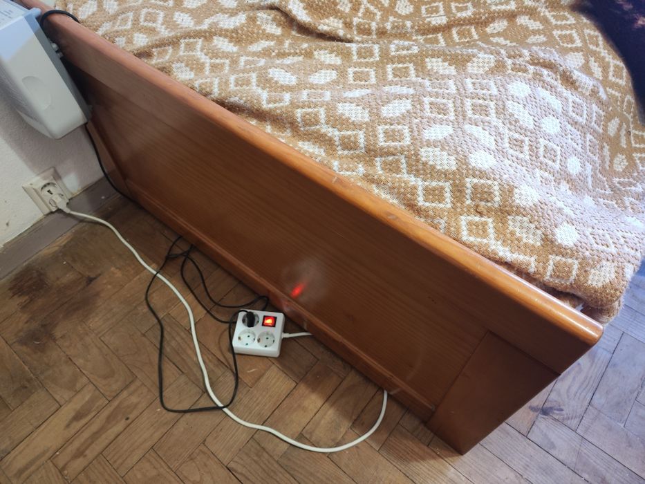 2 Camas de Solteiro(a) Madeira com Colchão