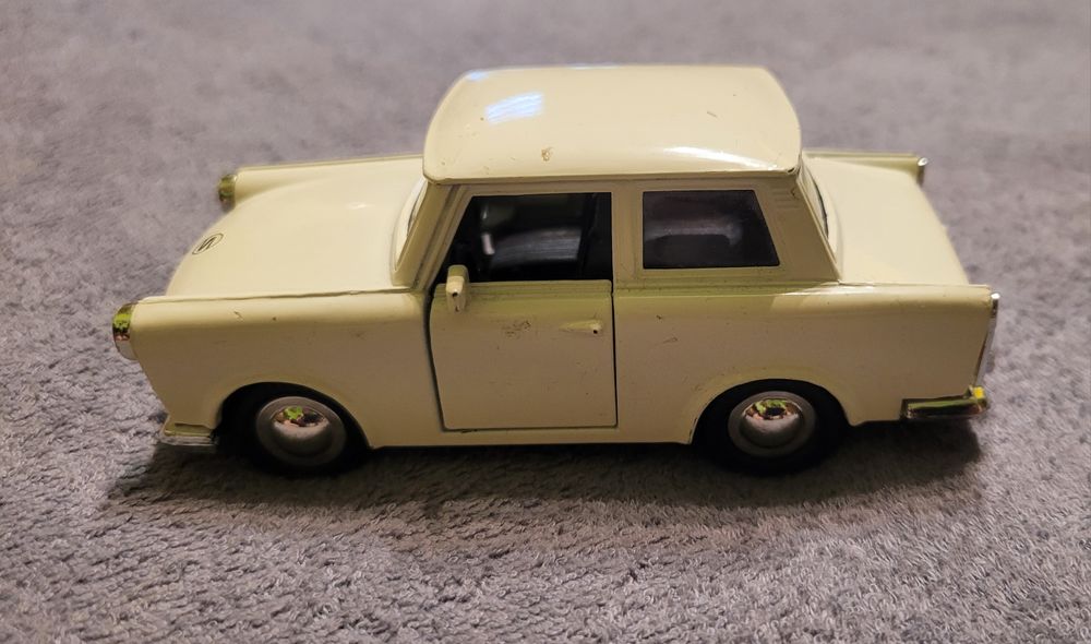 Samochodzik Trabant 601 – SS 4725 – DDR 1989 – Biały – Kolekcjonerski