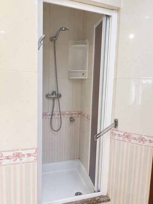Quarto Mobilado com w.c para Arrendar