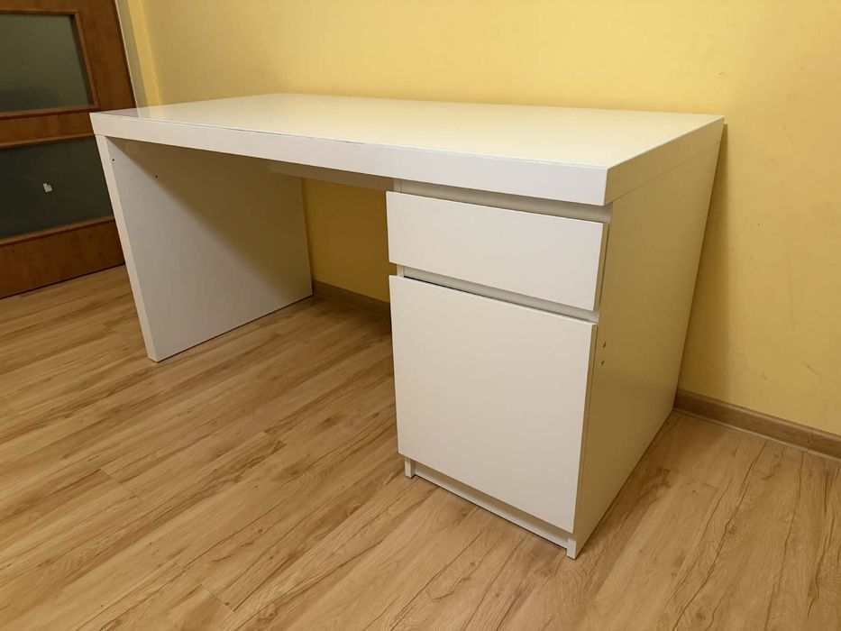 Biurko ze szklanym blatem, TRANSPORT W CENIE