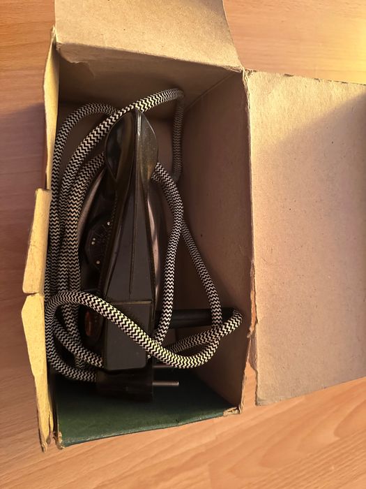 fabrycznie nowe i działające żelazko elektryczne z 1986