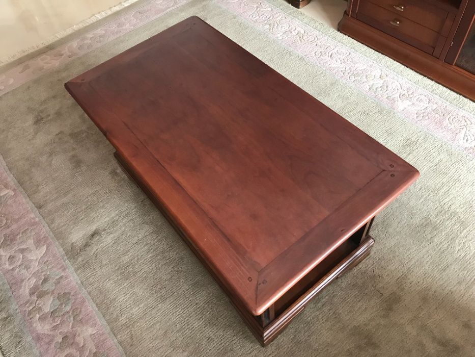 Mesa de centro em CEREJEIRA maciça