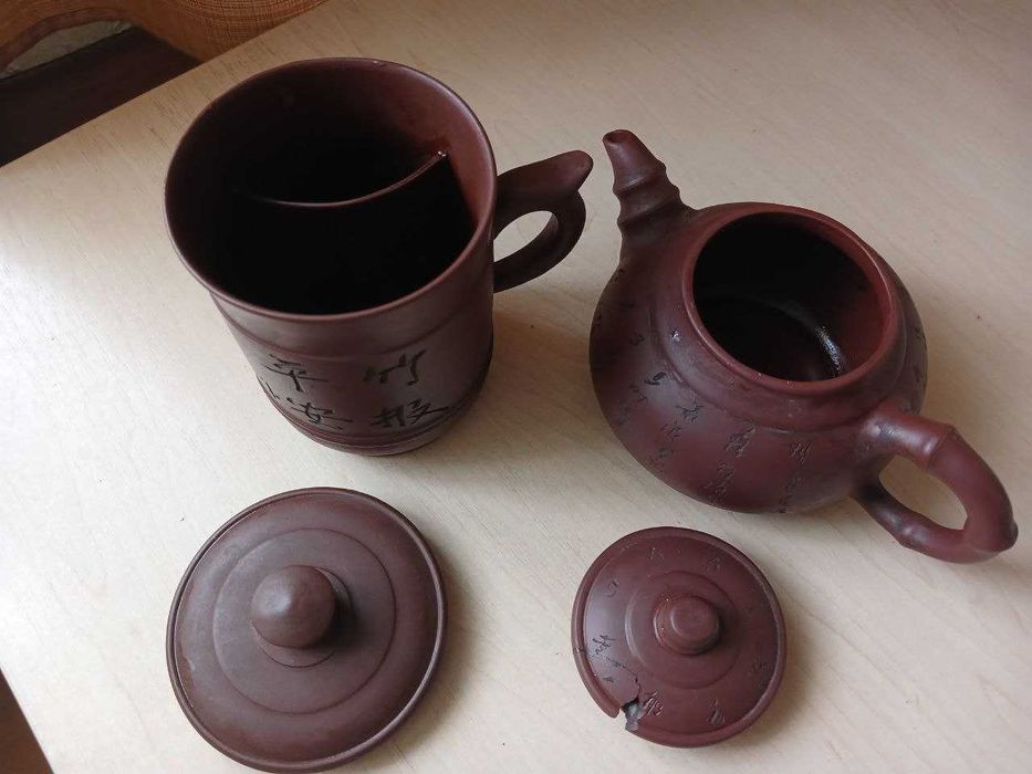 Чайнички, чашки та колби для чайної церемонії