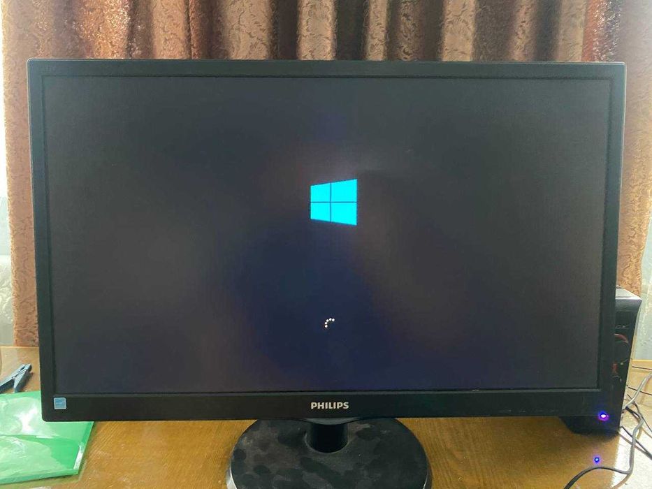 Продаю монітор Philips 243V5LSB/62. Повністю в робочому стані