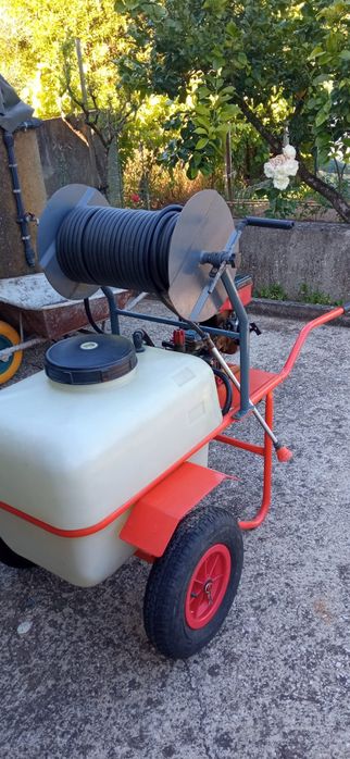 Máquina de pulverização com carro de mão