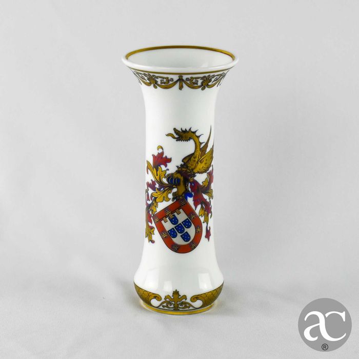 Jarra Canudo, porcelana, Armoriada “Nascimento do Infante D. Henrique”
