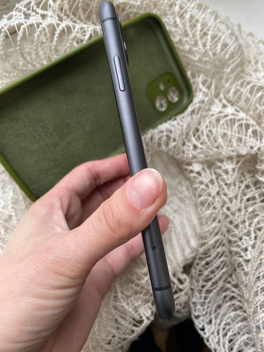 Iphone 11 i 64 gb Neverlock в гарному стані!