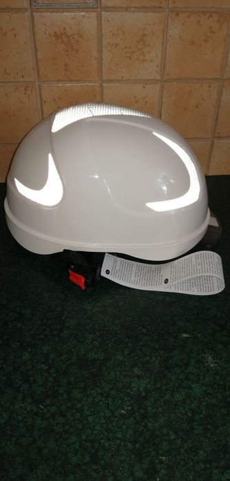 Kask ochronny SECRA-1 z przyłbicą.