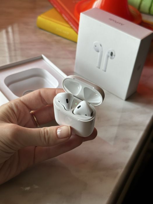 Apple AirPods 1-го покоління (AirPods Gen 1) з зарядним кейсом