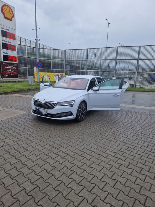 Wynajem samochodów Nowe Corolle..