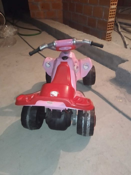 Moto Quatro a bateria para criança dos 2 até aos +4 anos.