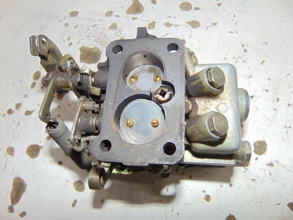 Mazda 323 1978 carburador " usado em bom estado