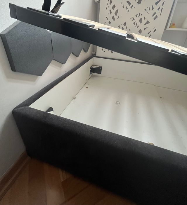 Łóżko tapicerowane z pojemnikiem na pościel dla osób wysokich :)