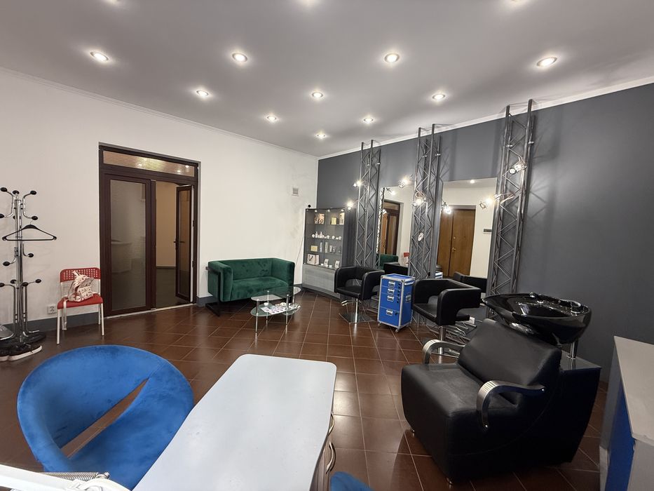 Оренда  салону або залу кабінетів та робочого місця салон краси