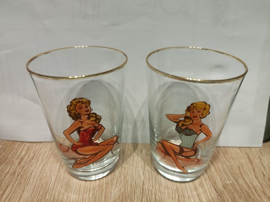 Szklanki kobiety  z czasów PRL