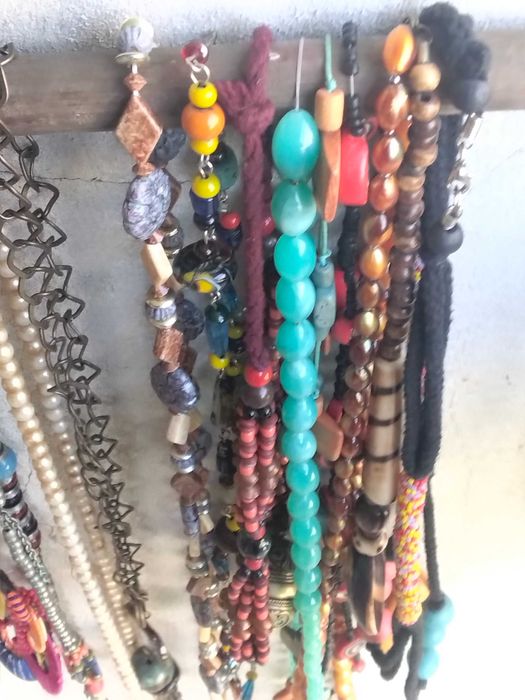 Fios e pulseiras bijuteria