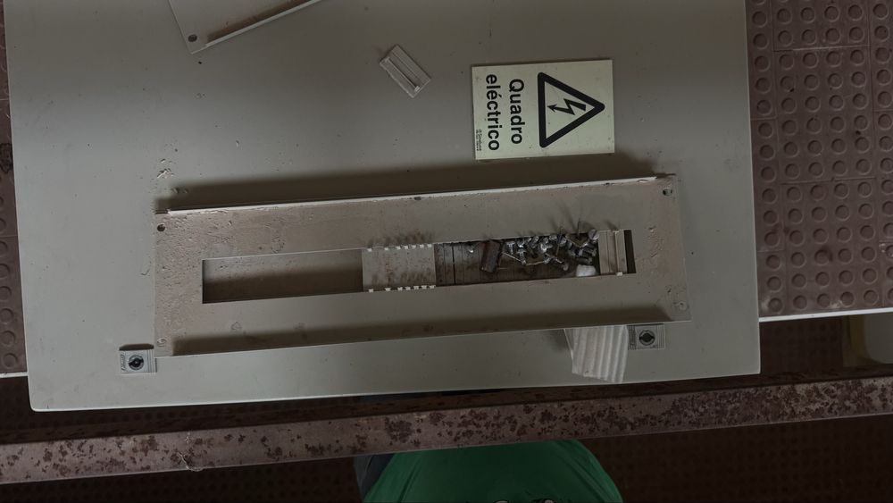 Quatro eletrico/caixa