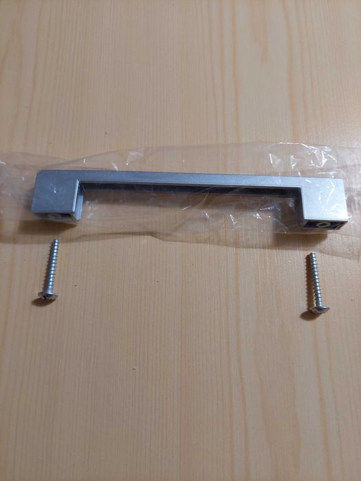 Uchwyty meblowe nowe, zostało 40 sztuk