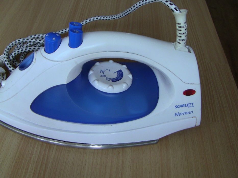 Утюг Scarlett 1800Вт