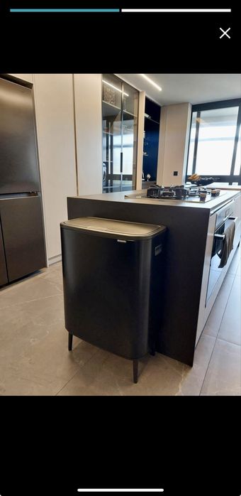 Brabantia: Caixote de lixo (lixeira) grande, com perninhas, de 60L