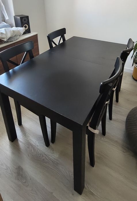 Conjunto mesa e cadeiras de jantar
