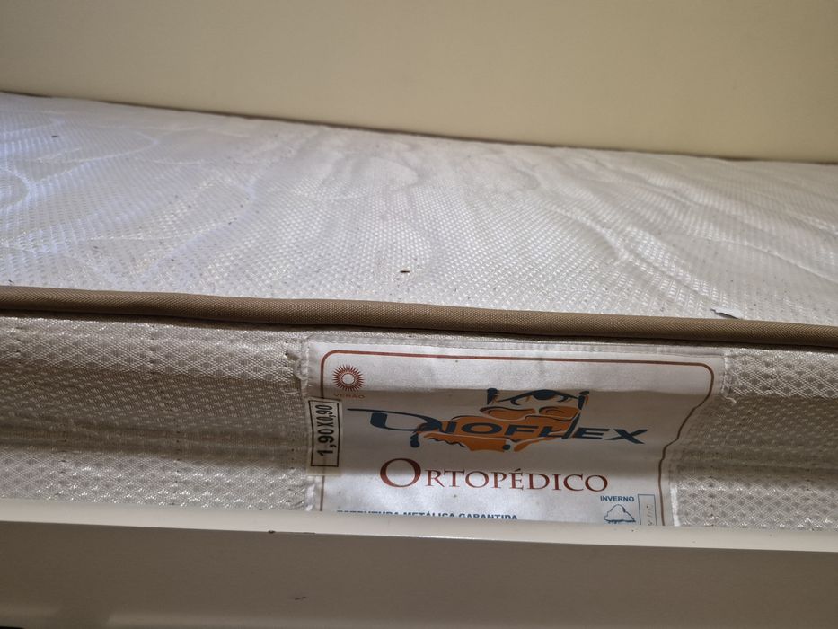Cama ikea com gavetas e colchao de solteiro